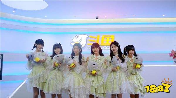 AKB48TeamSH扫楼、主播超燃红毯秀，斗鱼鱼乐盛典火热开启