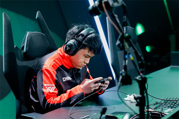 FC Pro足球世界嘉年华积分赛段激战正酣 中国选手李荣章跻身首日净胜前三甲
