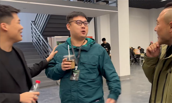 上海电视台报导，一众博主云集，FC Pro足球世界嘉年华有何魅力