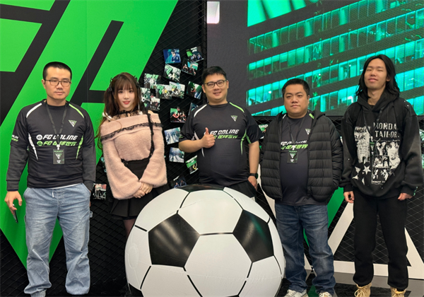 上海电视台报导，一众博主云集，FC Pro足球世界嘉年华有何魅力