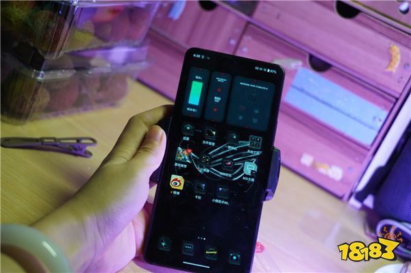 “性能怪兽”又双叒屠榜了 ROG8 Pro登顶6月安兔兔性能榜