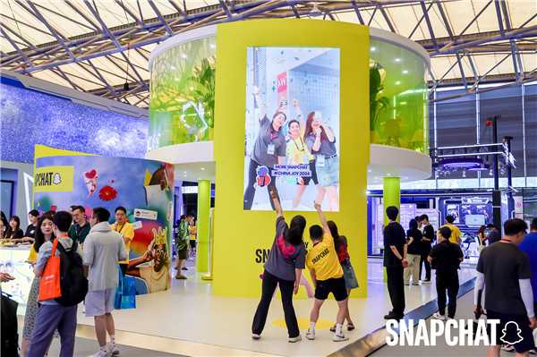 Snapchat 携“巨型 AR 魔镜” 空降 ChinaJoy，  成 B2B 展馆最热展台之一