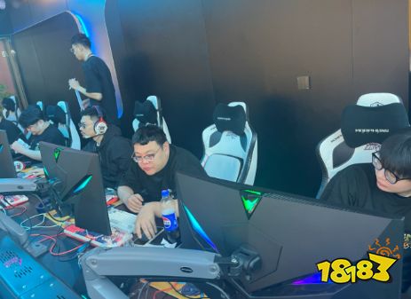 《街头篮球》99年选手首战圆梦 黑马连斩精英逆袭夺冠